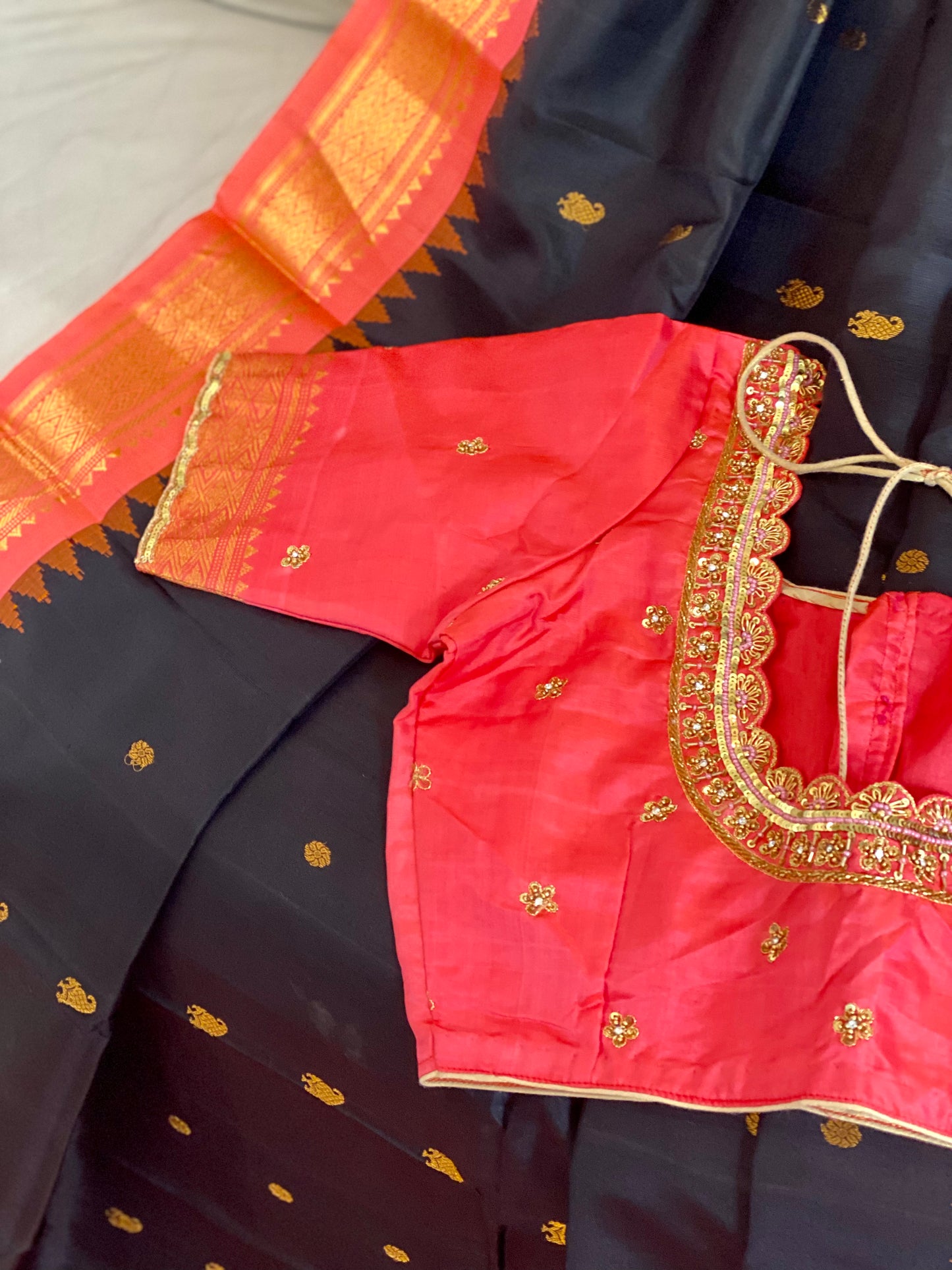 **Latest** Gadwal Pattu saree with work blouse