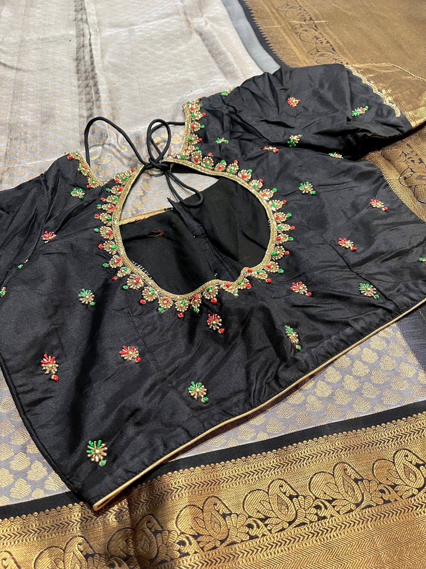 ** New** Grayish kanjeevaram saree with Contrast black Maggam work blouse